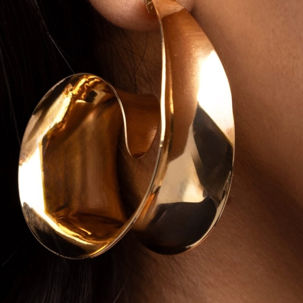 Gold Wide Curved Post Hoops